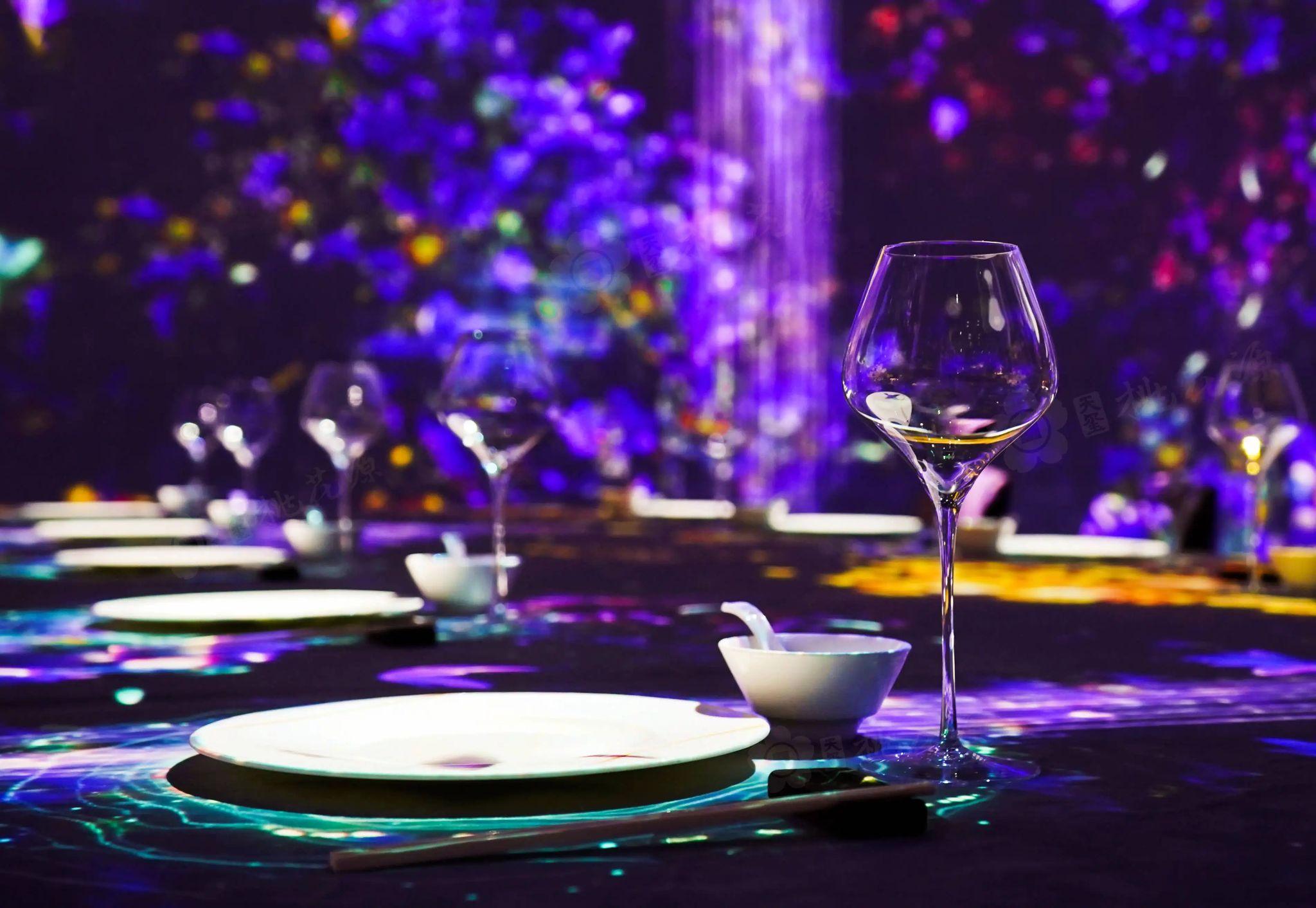 Taste of China in-room atmosphere and lighting